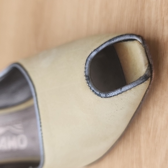 SALVATORE FERRAGAMO suede peep toe heels Size 6 - Picture 6 of 13